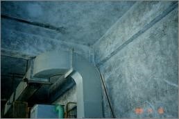 機械室の壁、天井の断熱の写真