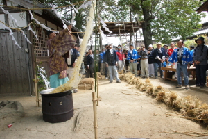 蛇穴の蛇曳き　汁掛け祭りの画像