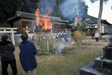 とんど（室八幡神社）の写真